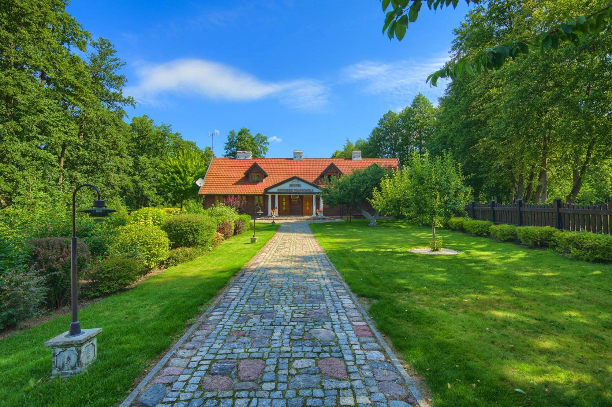 Hotel Dworek Wapionka Górzno Exterior foto